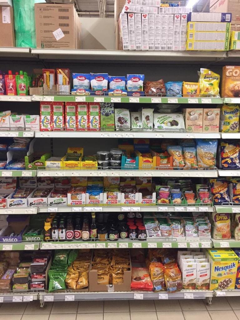 Общее фото со всяческими здоровыми сладостями