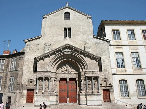 Церковь Сен Трофим в Арле