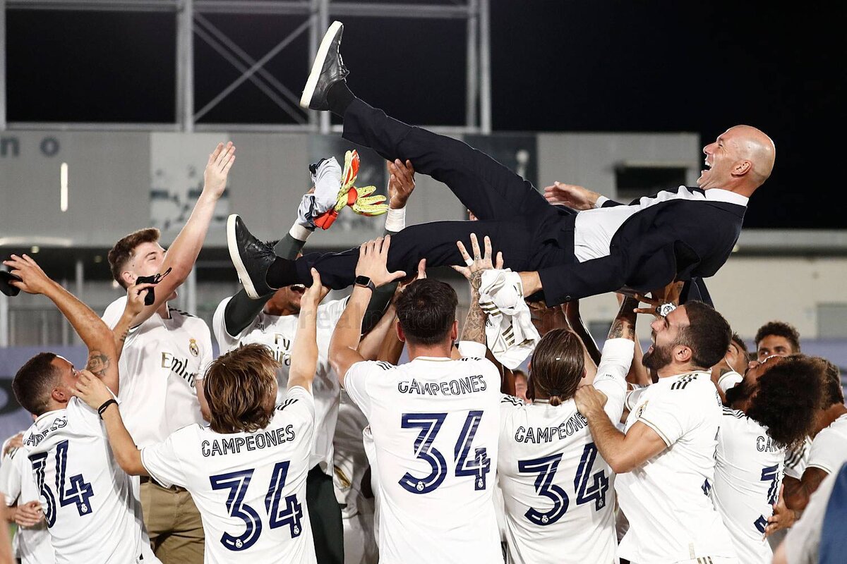 Зинедин Зидан - главный тренер Реал Мадрида - фото: SportNews.ru