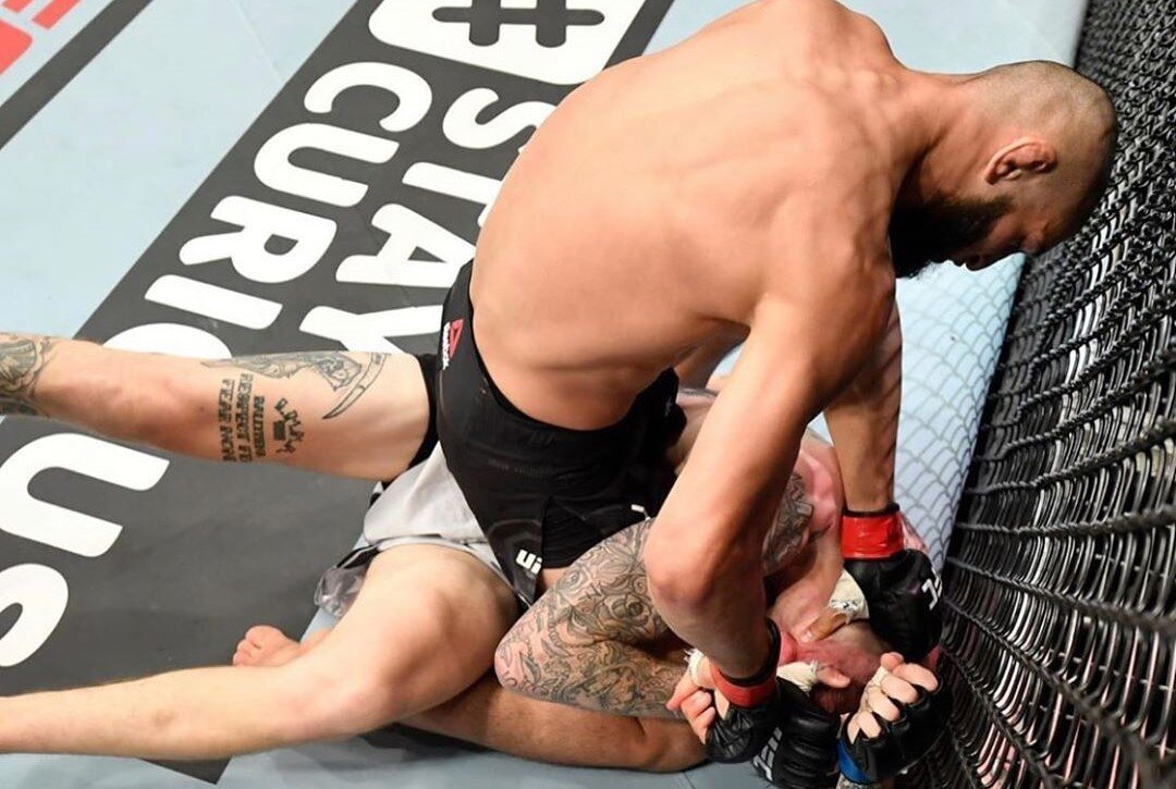 Чимаев уверенно доводит встречу до досрочной победы.  фото: яндекс-картинки.