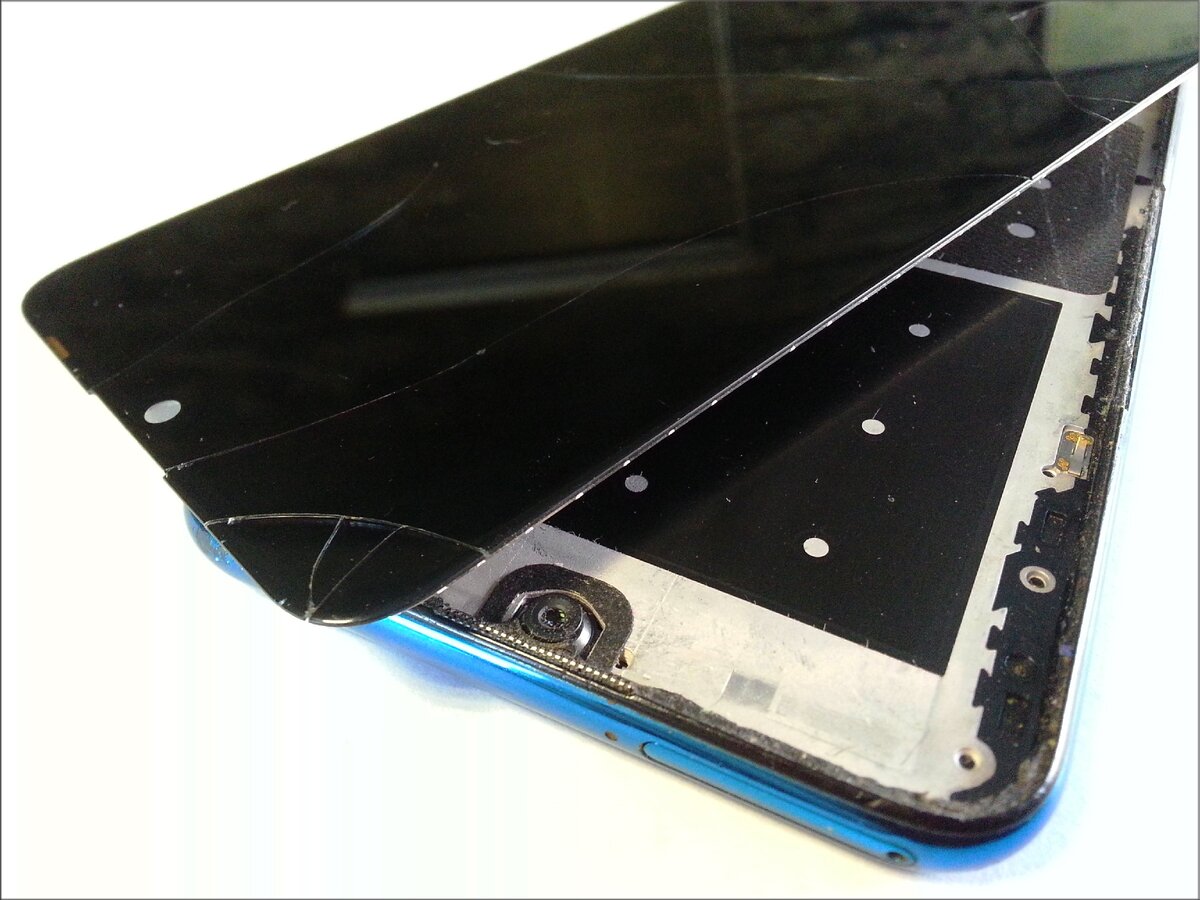 Телефон Huawei P Smart (POT-LX1). 