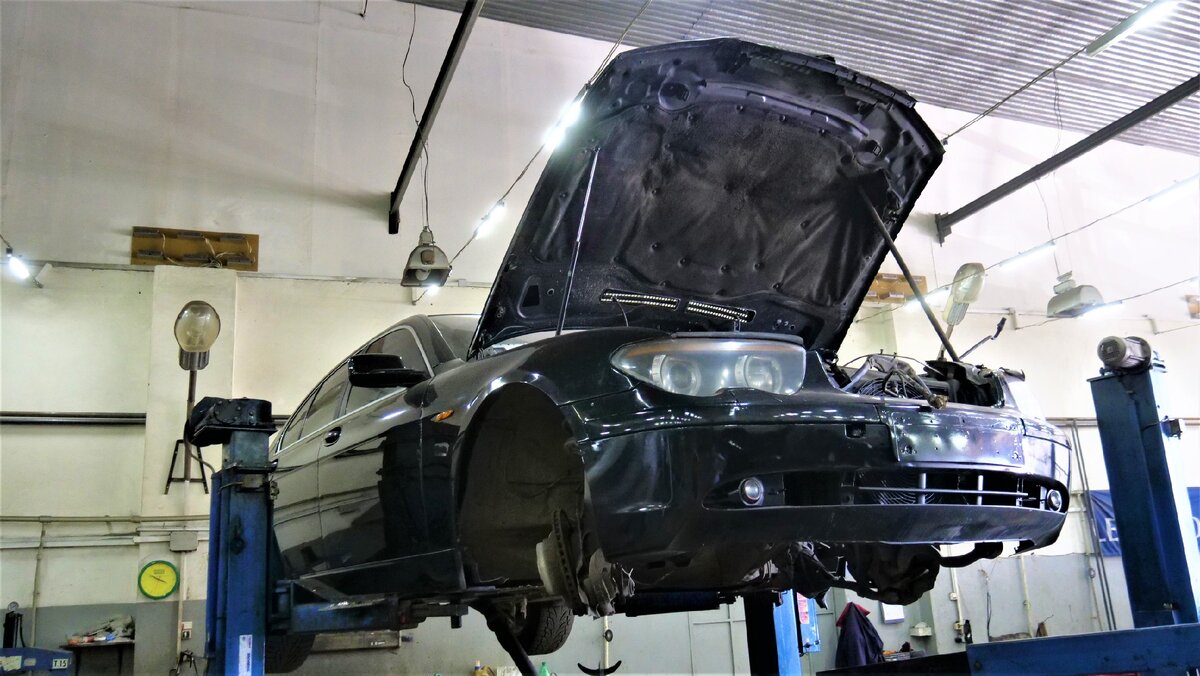 Немецкий корабль, ждет помощи Русских мастеров.