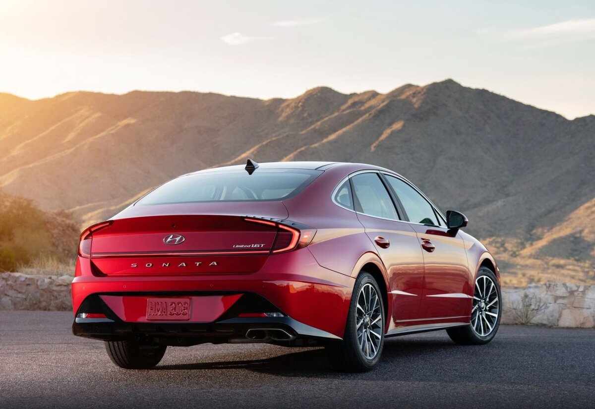 Hyundai Sonata вид сзади