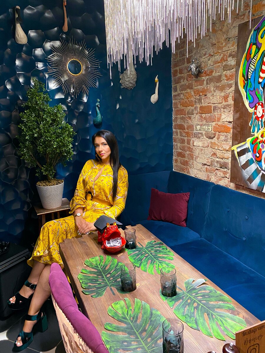 Это я, в одной из "тайных комнат" бара Inside