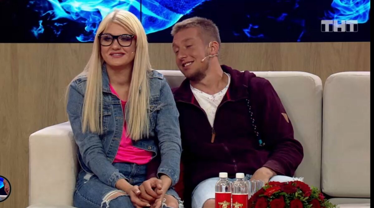 Юля и Слава Иванченко. Фото сделано с трансляции шоу "Бородина против Бузовой"