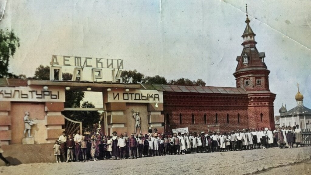 Вход в парк, начало тридцатых годов