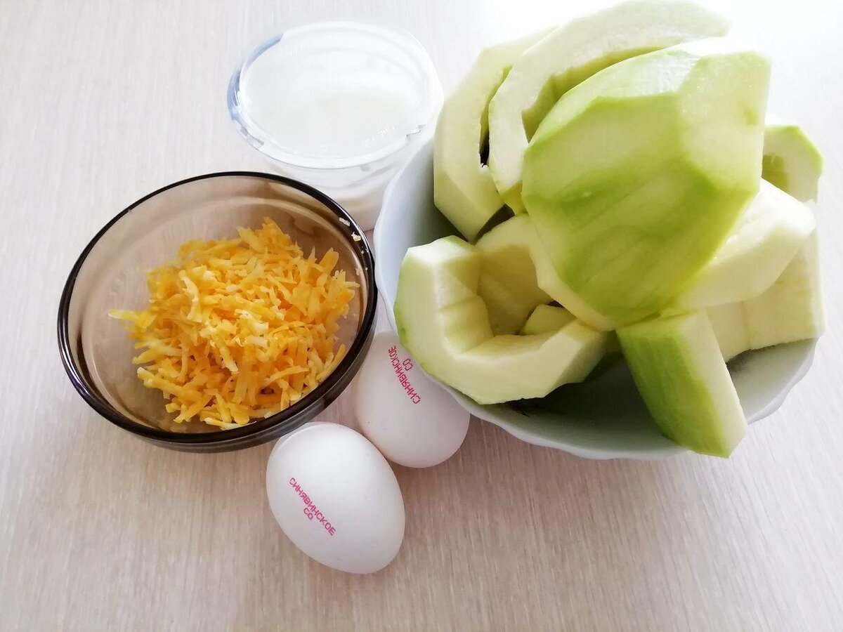 Продукты для пиццы из кабачка