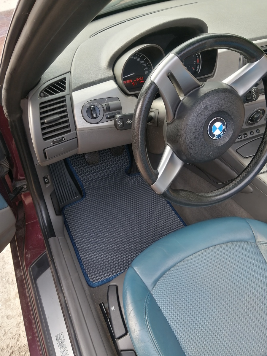 Комплект изготовлен из серого материал (серый цвет - самый практичный). 