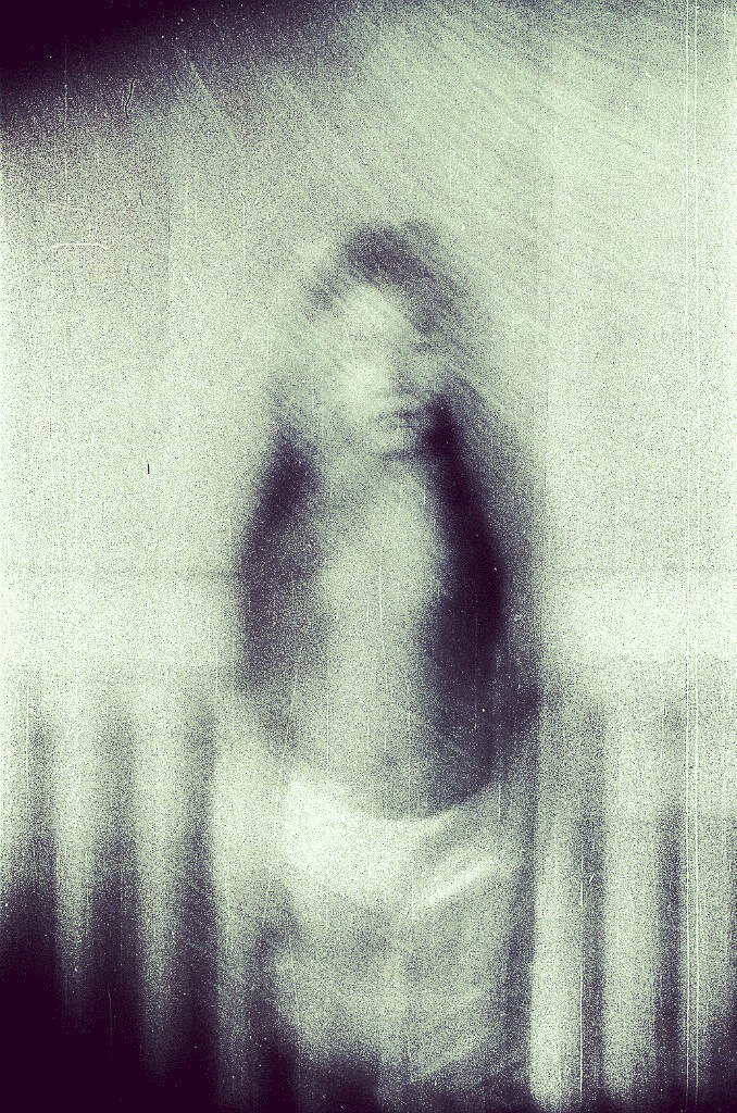 Фотоснимки из серии "Другая точка зрения. Комната страха", авторы - Сергей Ефремов и Азат Галиев