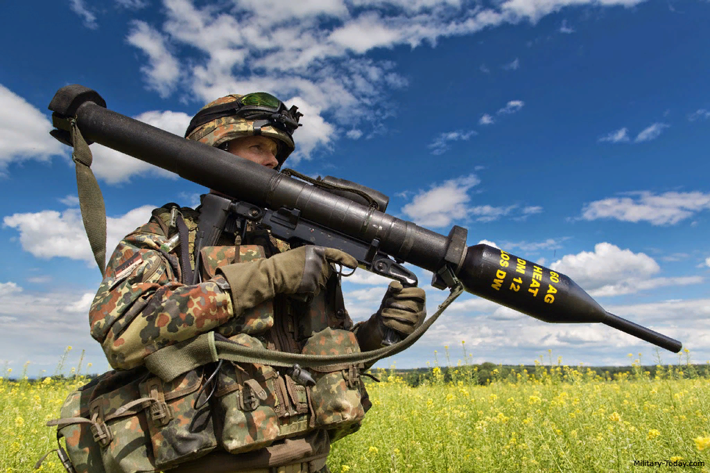 Панцерфауст. РПГ Панцерфауст-3. Панцерфауст гранатомёт. Гранатомет Panzerfaust 3. Ручной противотанковый гранатомёт «Панцерфауст-3»