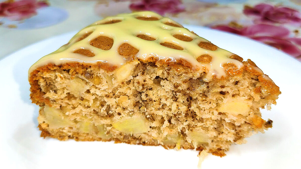 Пирог с яблоками и грецкими орехами