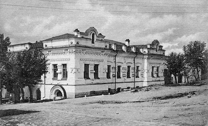Дóм Ипáтьева или Ипáтьевский дóм — несохранившийся частный дом в Екатеринбурге на углу улиц Карла Либкнехта и Клары Цеткин (бывших Вознесенского проспекта и Вознесенского переулка соответственно), в подвале которого в ночь с 16 на 17 июля 1918 года был расстрелян вместе с семьёй и прислугой последний Российский император Николай Второй. 

