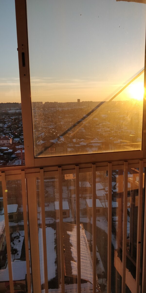 Прошел час. 8 утра