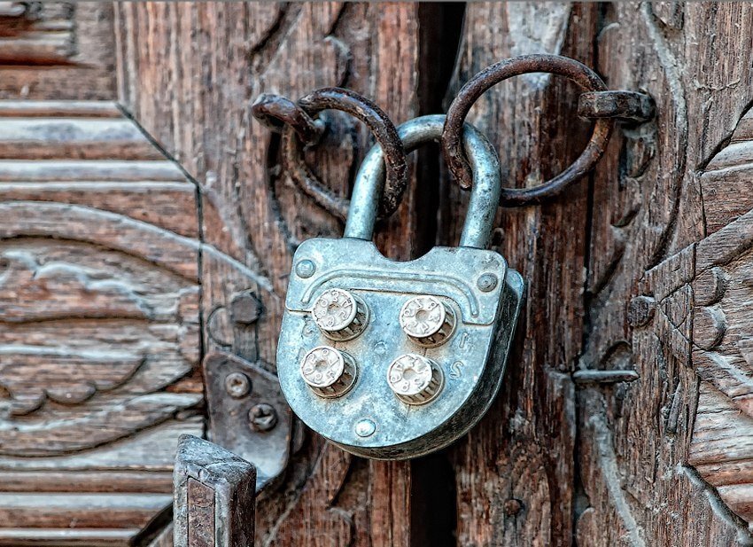 Иногда желанная дверь неожиданно оказывается запертой