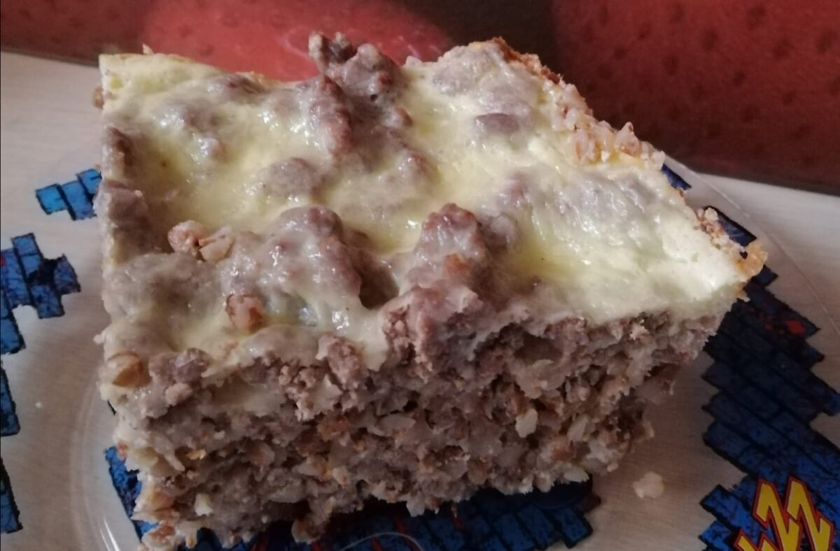 Я готовлю всегда высокую.  Если любите невысокие запеканки, просто уменьшите количество гречневой крупы в рецепте.