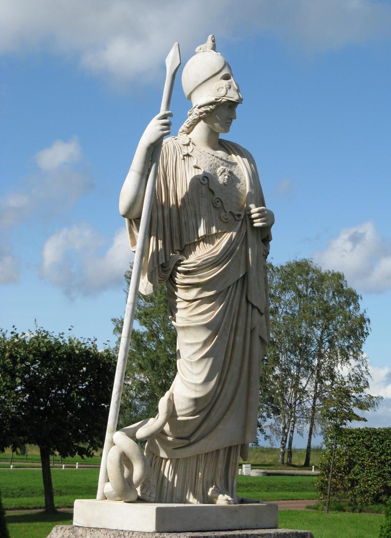 Статуя Афины в Петергофе
