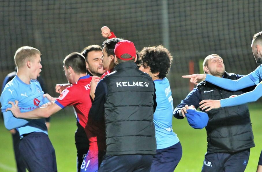 Контрольный матч с участием клуба ФНЛ «Крылья Советов» не был доигран из-за драки стенка на стенку