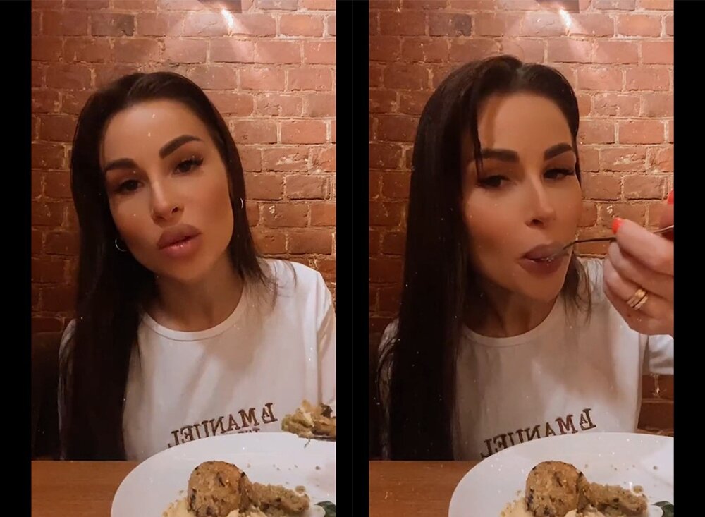 Настя Голд ведет прямой эфир с подписчиками. Фото из инстаграм