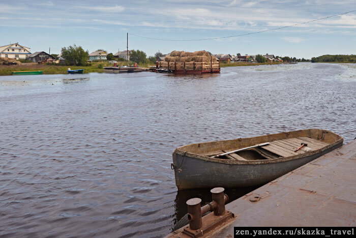 Передвигаются на лодках