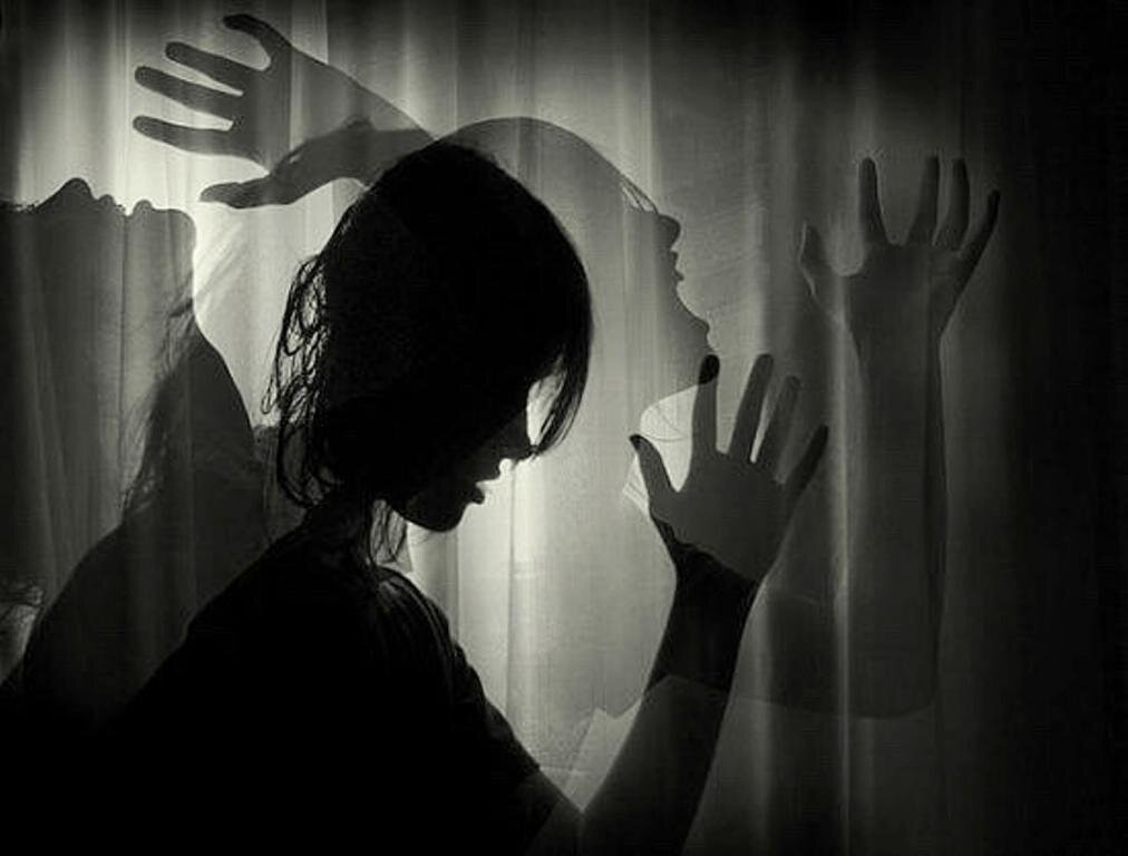 
Единственное, что осталось устойчивым в институте брака и отношений  - Измены.  Измена говорит – «Ты мне не важен» « Есть кто-то лучше тебя» . Проезжаясь как будто со свистом  по ранимому сердцу, растаптывая все живоя