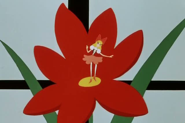 Дюймовочка появилась из цветка.