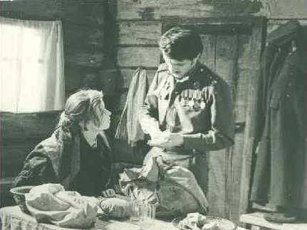 Сцена из премьерного спектакля по пьесе Анкилова "Солдатская вдова", 1972 г. Источник: https://present5.com