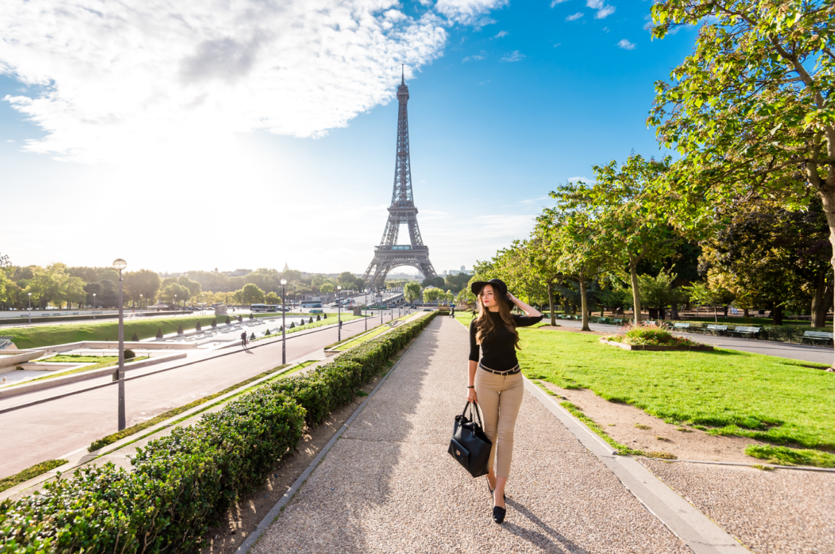 Paris les. Прогулка по Парижу. Париж прогулка. Обзорная экскурсия по Парижу. Гуляют по Парижу.