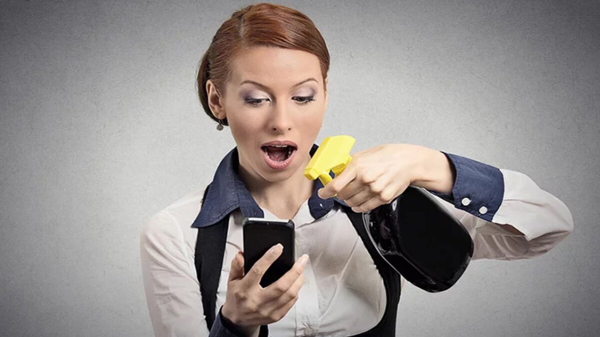 Грязно в квартире. Самые бесполезные вещи мем. С крэйг залер книги. Беспорядок в квартире. Покажи фото плохой предметы.