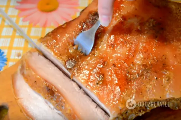 Готовый шпондер нарезаем тонкими кусочками