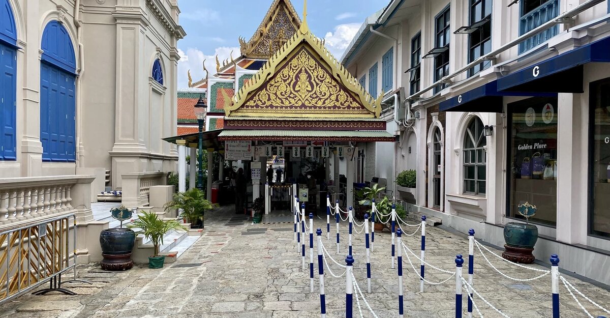 Фото пустого дворца сегодня от Richard Barrow in Bangkok