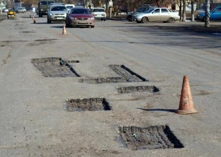 У нас есть ямы всех форм и разновидностей. Даже квадратные. (Фото взято из свободных источников в интернете.) 