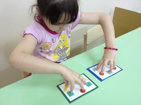 Нейроигры межполушарное. Кинезиологические игрушки и пособия для. Нейроигры руками для дошкольников. Игры с руками. Дидактическое пособие на межполушарное взаимодействие.