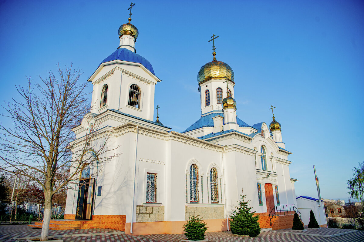 керчь храм пресвятой успения пресвятой богородицы керчь. успенская церковь керчь службы. храм успения керчь.