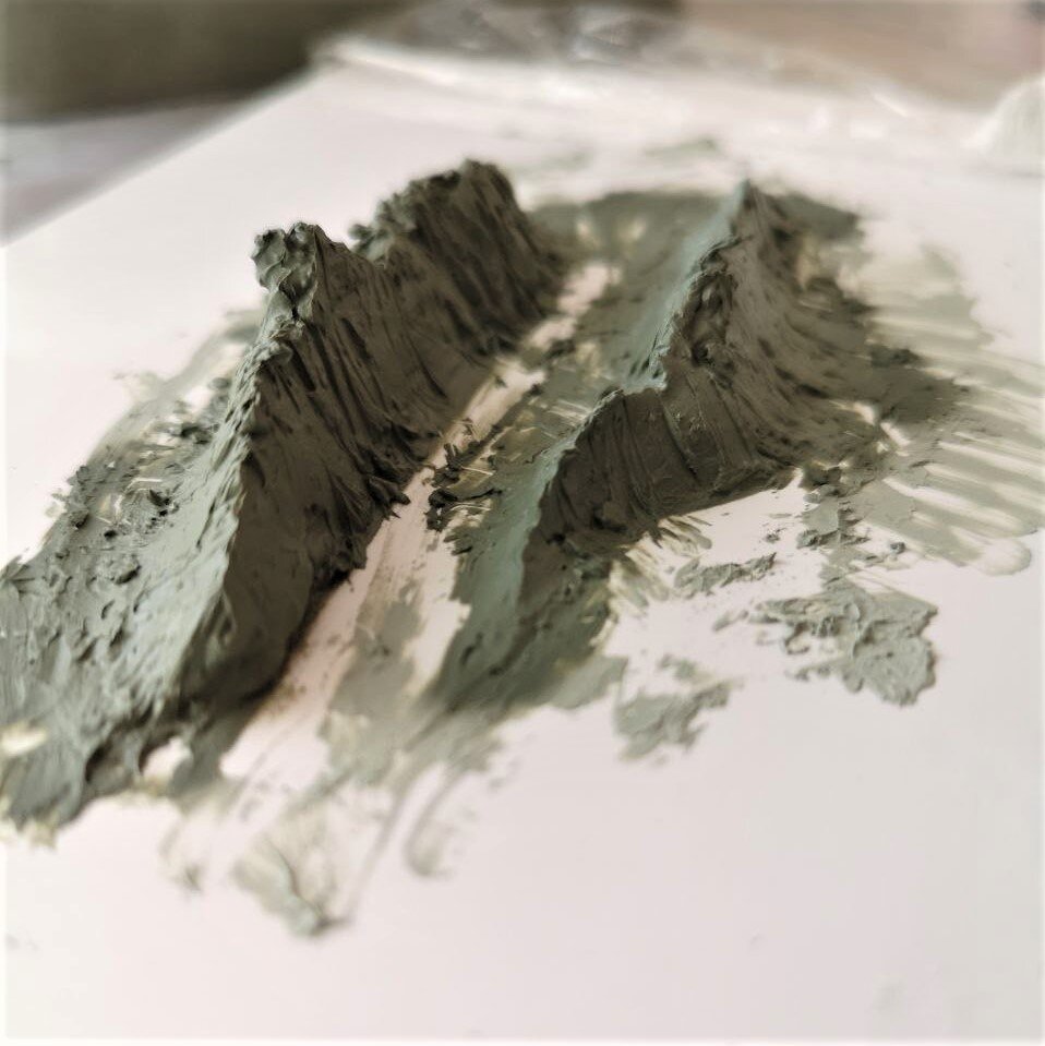 Лепим горы из глины