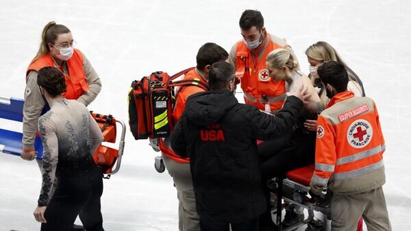    Падение американки Эшли Кейн-Гриббл© REUTERS / JUAN MEDINA