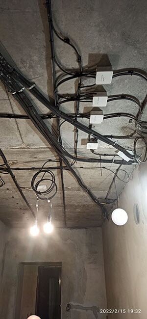 Работы на стадии строительства позволяют завести все коммуникации в единые каналы. 