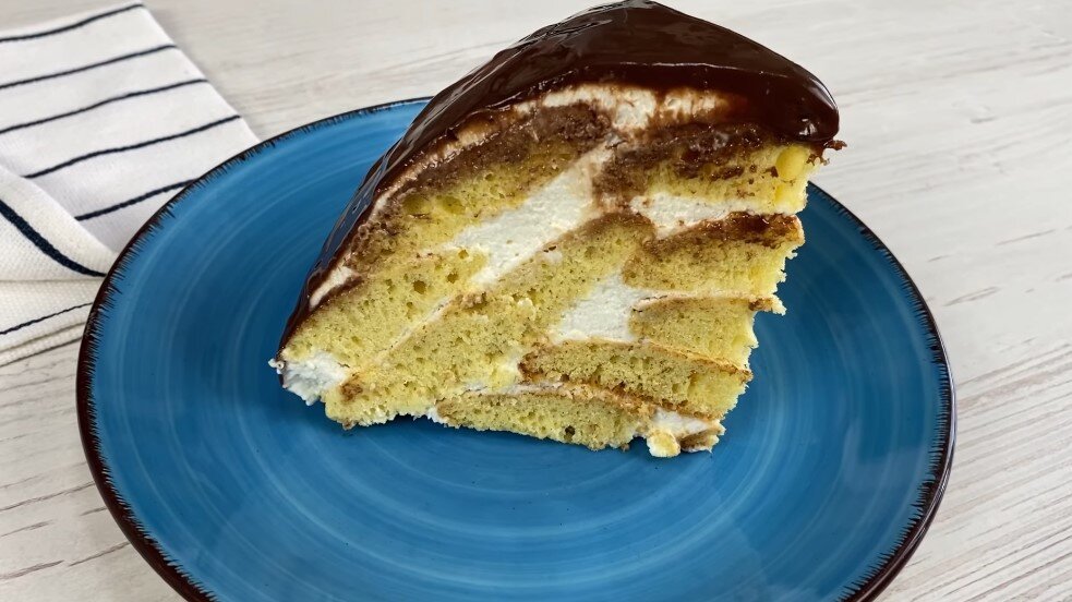 Пеку этот торт уже лет 20: на вкус — "пальчики оближешь", а готовится просто и быстро (получается в меру сладкий)