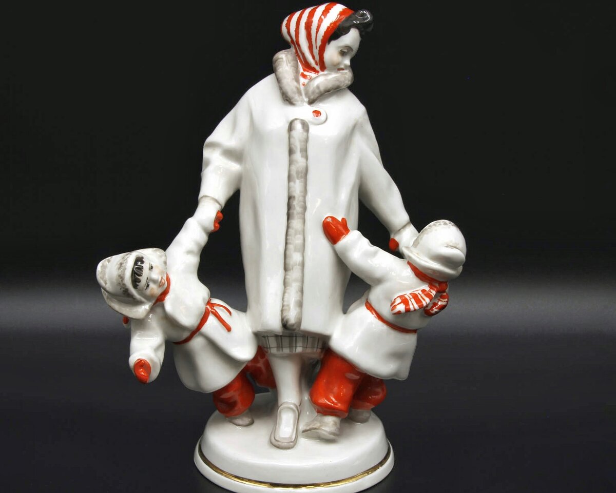 Скульптура "Близнецы" -  Н. Малышева, 1965 год, Размеры: 20,5х11,3х27 см., источник https://ru.bidspirit.com/