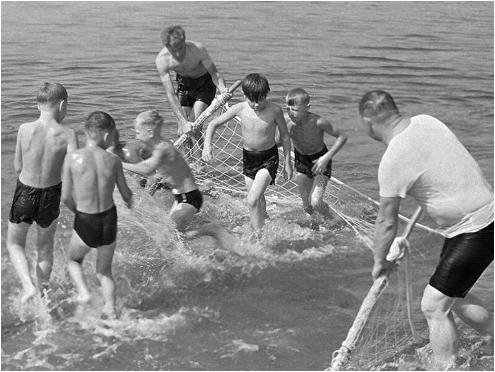 Купание в лагере. Добро пожаловать, или посторонним вход воспрещен (1964). Элема Климова «добро пожаловать, или посторонним вход воспрещен» .. Пионер Костя Иночкин.