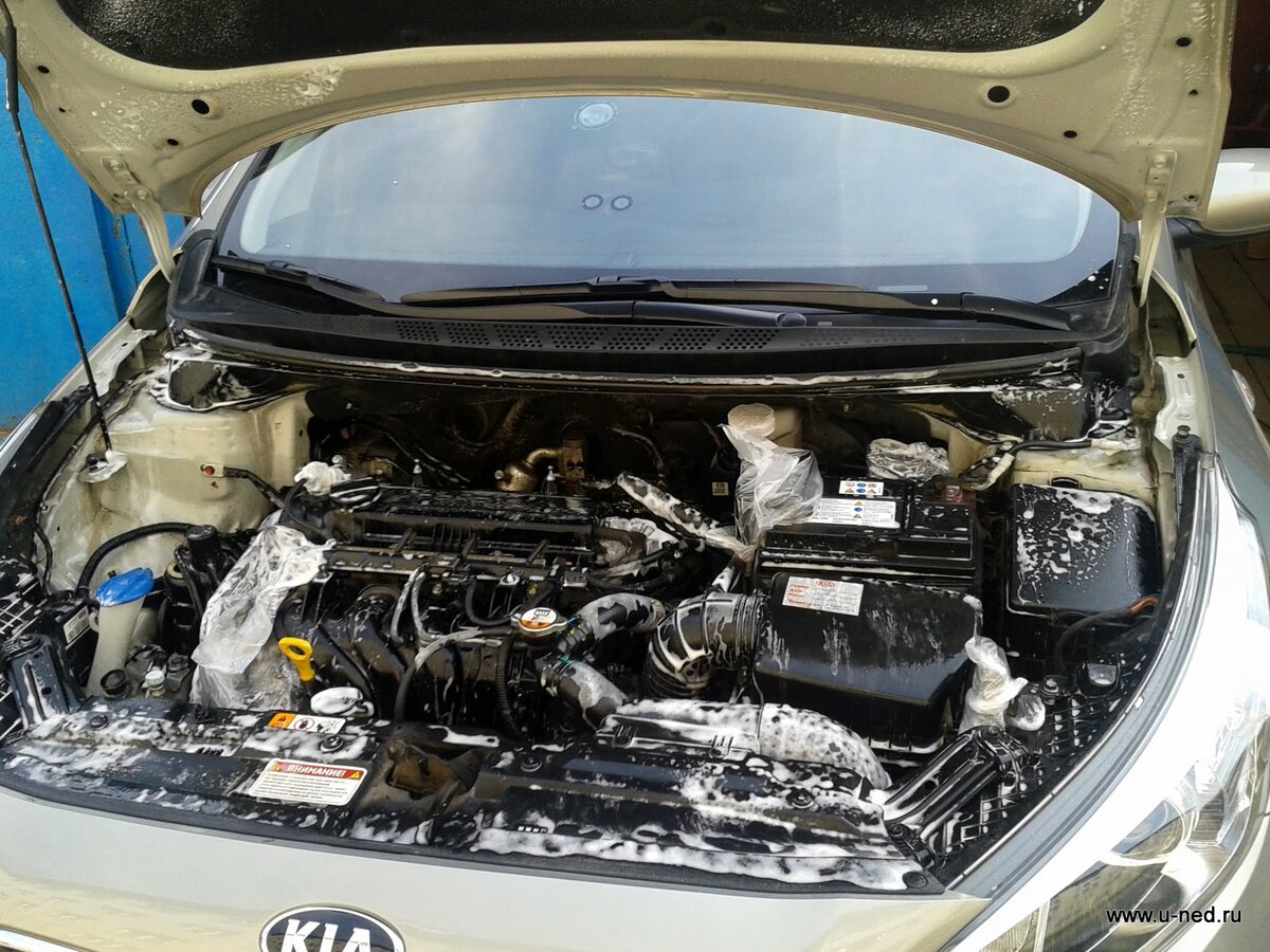 Пену наносить легко