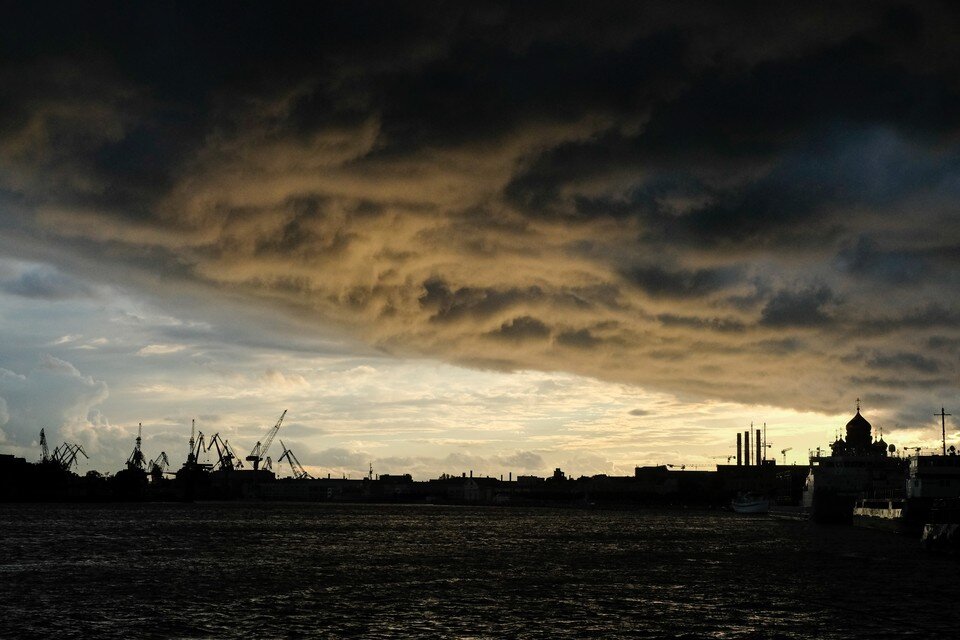     В связи с надвигающимся штормом предприятия Комитета по благоустройству переходят в режим повышенной готовности Артем КИЛЬКИН (архив)