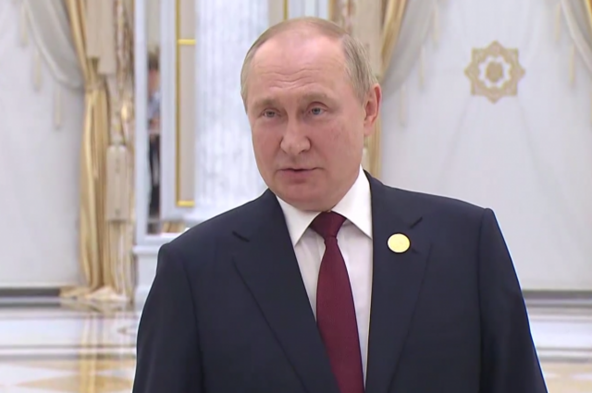    Путин прилетел во Владивосток, где примет участие в ВЭФ