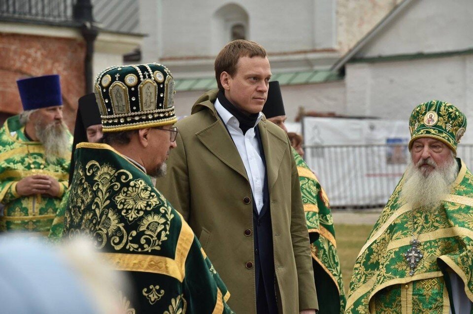     Губернатор Малков побывал на службе в честь прибытия в Рязань мощей Сергия Радонежского.