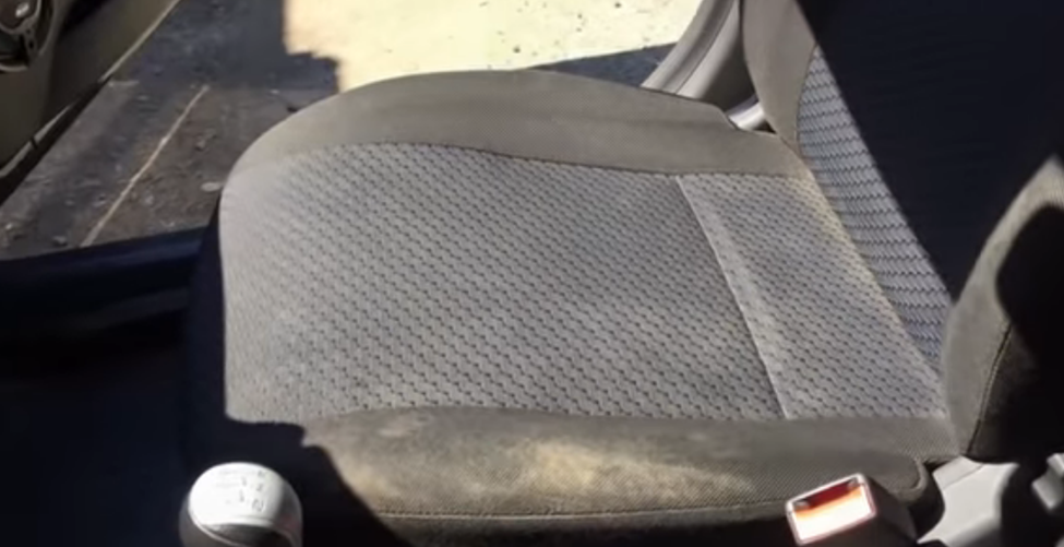 Как почистить сиденья в машине