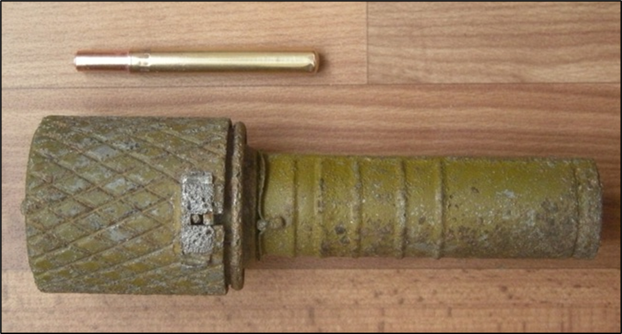 РГД-33 и запал к гранате 