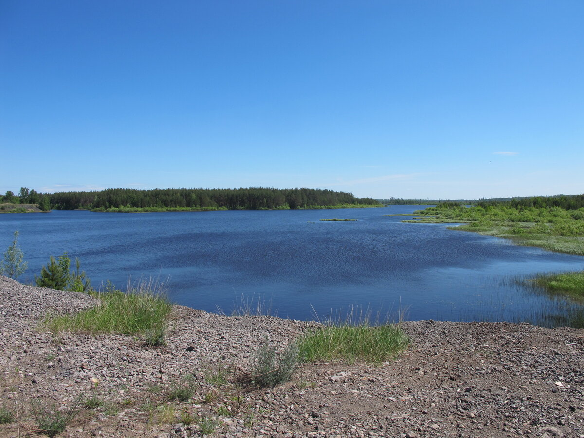 Пруд Сноведской. Нынешняя статистическая площадь водной поверхности слабо отражает его значимость в истории села и объём угрозы в случае прорыва плотины... Так и пласт народной культуры и моральных норм в виде пословиц и поговорок сухой статистикой явно недооценён.