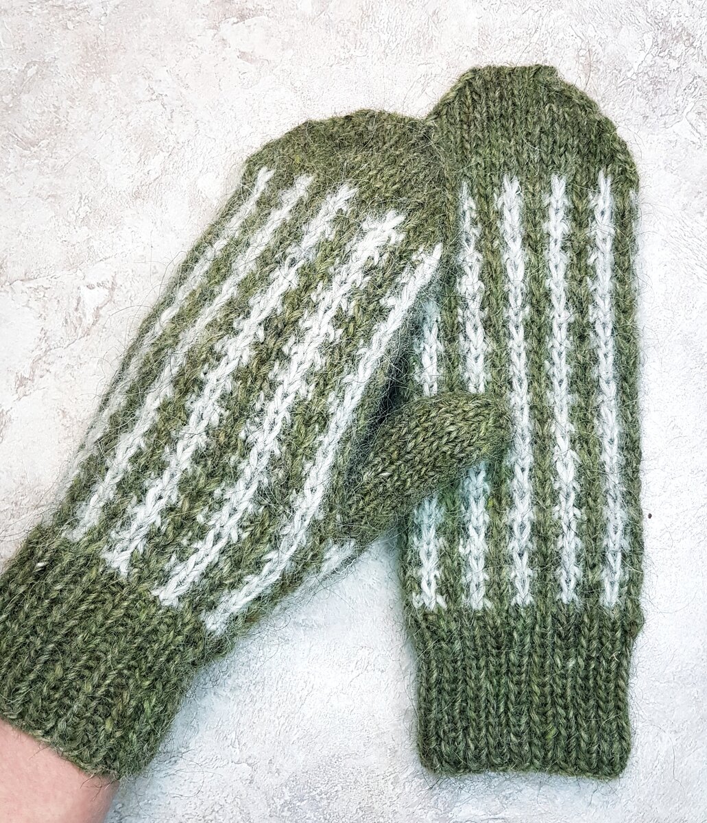 Варежки с узором ленивый жаккард