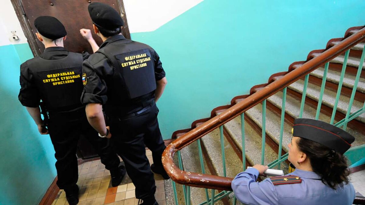    ЦБ до конца 2023 года рекомендует банкам, микрофинансовым организациям, жилищным кооперативам и прочим кредитным организациям не прибегать к процедуре по выселению заемщиков, имеющих просрочку по платежам.