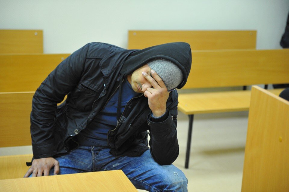     Стрелок, ранивший двух человек в Махачкале, пришел с повинной.