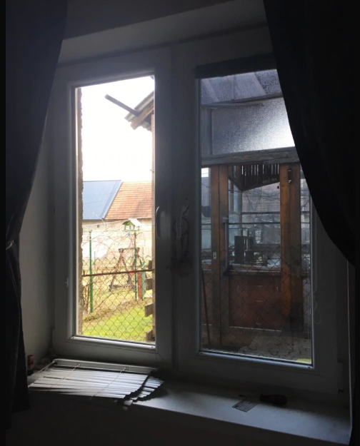 вот как у меня получилось. заклеила одно окно, чтобы было видно разницу ->>